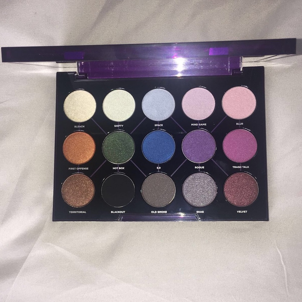 Authentic Urban Decay Distortion palette